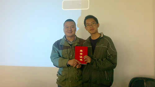 公司进行企业造度培训,10月优良员工获嘉奖 图 公司总经室邓亮副总为10月优良员工：林国辉宣告荣誉证书