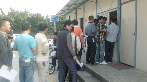 丽江出口加工区场站只能卡口启用首日，我司派驻员工现场协助司机伴侣保顺利通关