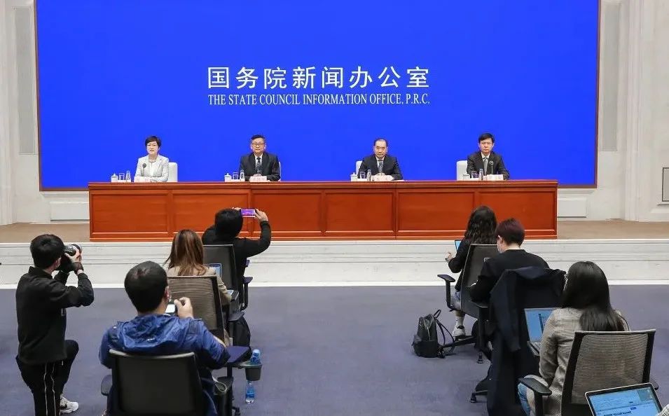 交通运输部：上海港集装箱吞吐量复原至去年的八成